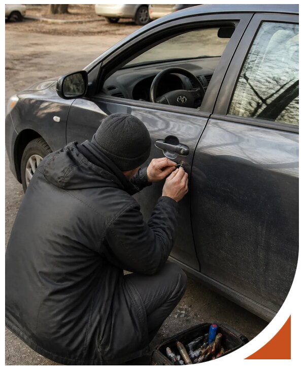 Профессиональное вскрытие автомобиля Тойота без повреждений в Сафонове